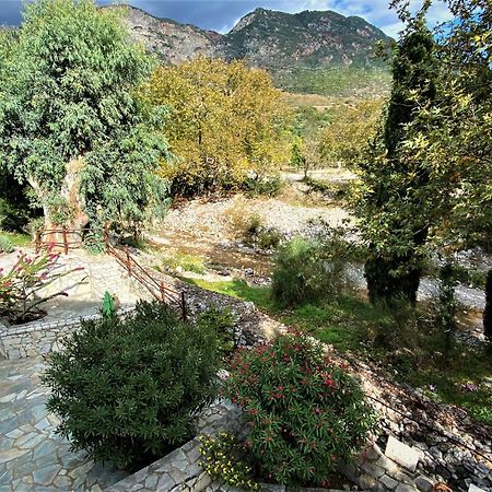 Paralia Sergoulas Steinturm Mit Dach-Terrasse Zwischen Fluss, Meer Und Gebirge- Spiti Pirgos מראה חיצוני תמונה