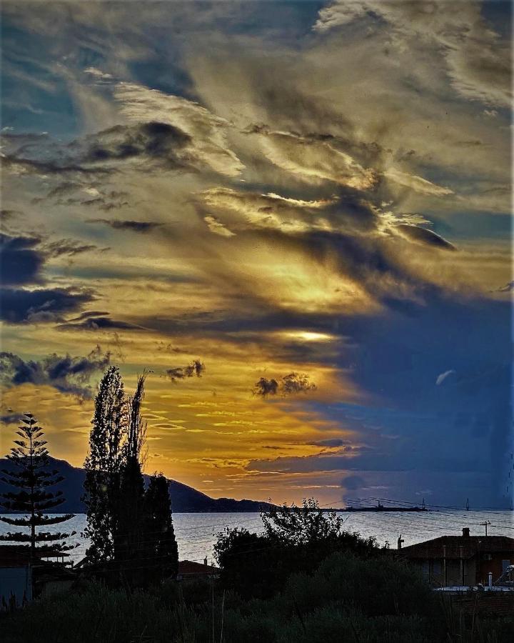 Paralia Sergoulas Steinturm Mit Dach-Terrasse Zwischen Fluss, Meer Und Gebirge- Spiti Pirgos מראה חיצוני תמונה
