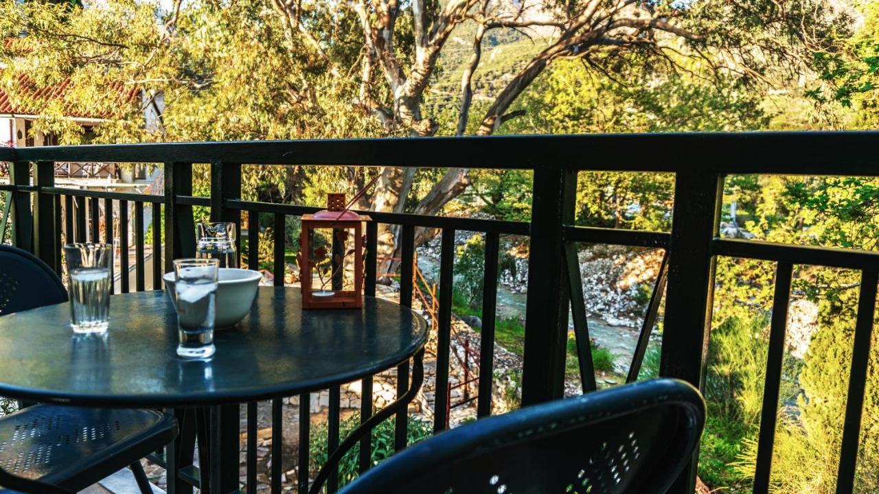 Paralia Sergoulas Steinturm Mit Dach-Terrasse Zwischen Fluss, Meer Und Gebirge- Spiti Pirgos מראה חיצוני תמונה